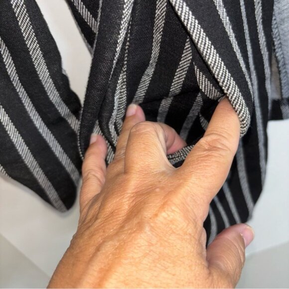 Tart Women’s XL Open Front Sweater Cardigan Monochrome Striped Knit Pockets - Picture 7 of 9